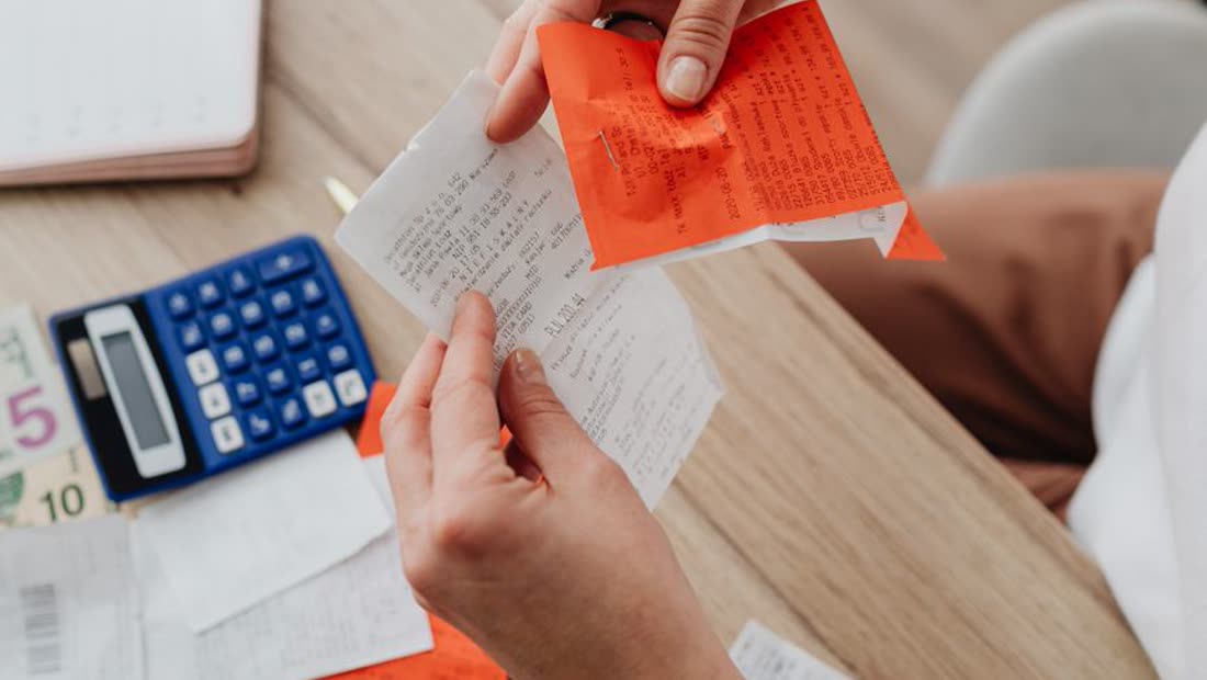 Receipts and a calculator laid out to calculate the yearly cost of smoking