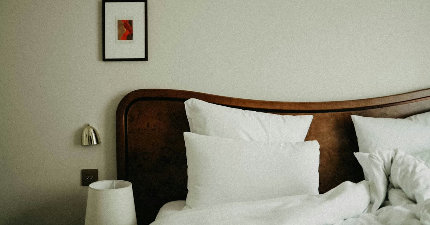 A dark bedroom for sleep changes after quitting smoking